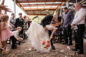 adelaide hills wedding venue inglewood first kiss